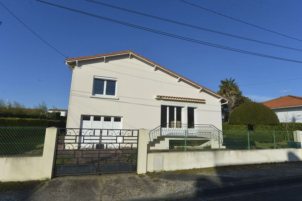 Maison St Georges de Didonne 239000€ Agence de L'Estuaire Maison St Georges de Didonne 239000€ Agence de L'Estuaire
