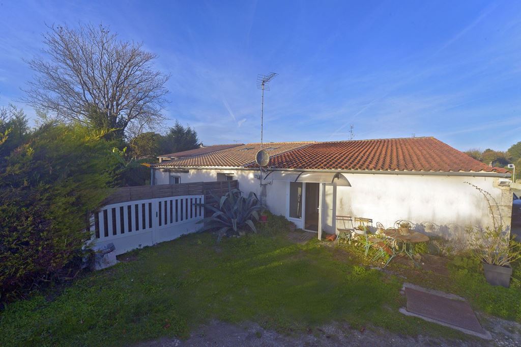 Maison ARCES 235400€ Agence de L'Estuaire Maison ARCES 235400€ Agence de L'Estuaire