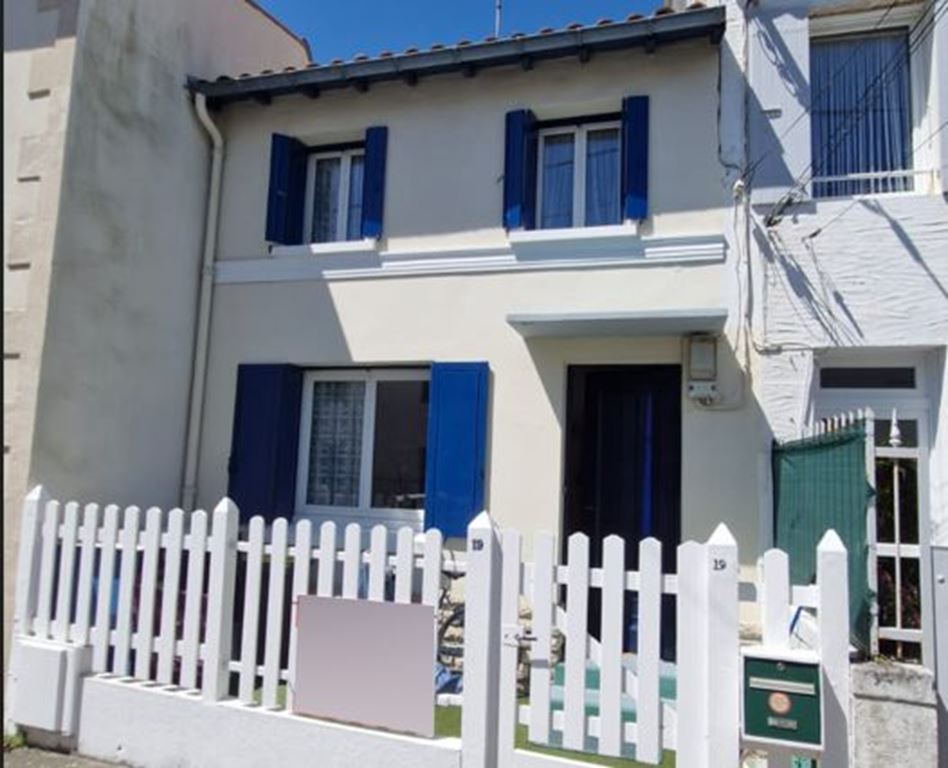 Maison de bourg St Georges de Didonne 224675€ Agence de L'Estuaire Maison de bourg St Georges de Didonne 224675€ Agence de L'Estuaire