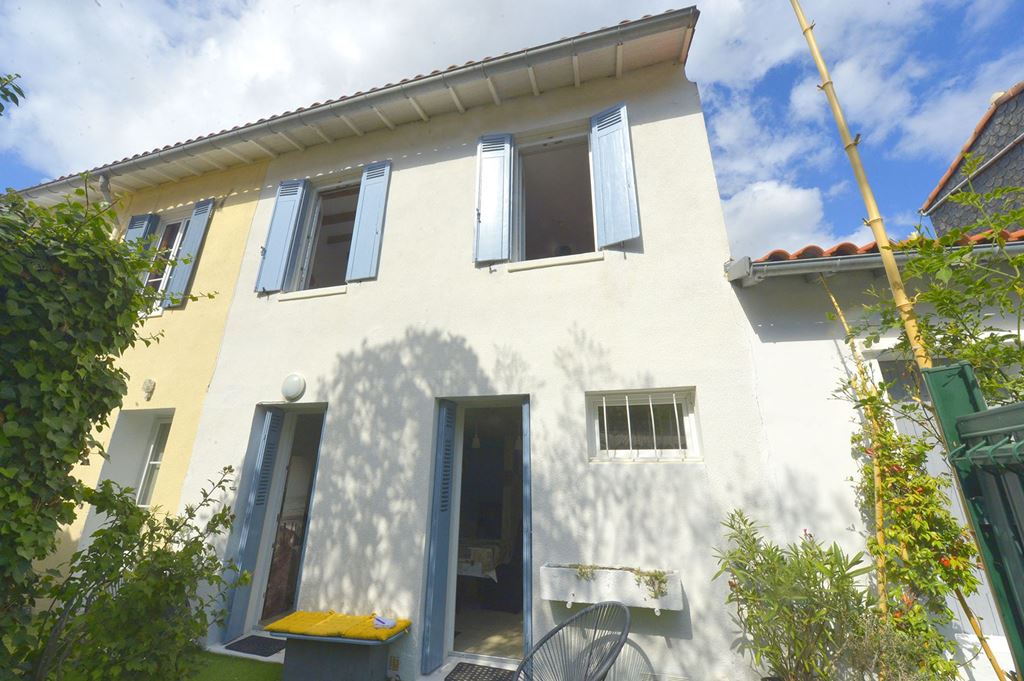 Maison de ville St Georges de Didonne 262000€ Agence de L'Estuaire Maison de ville St Georges de Didonne 262000€ Agence de L'Estuaire