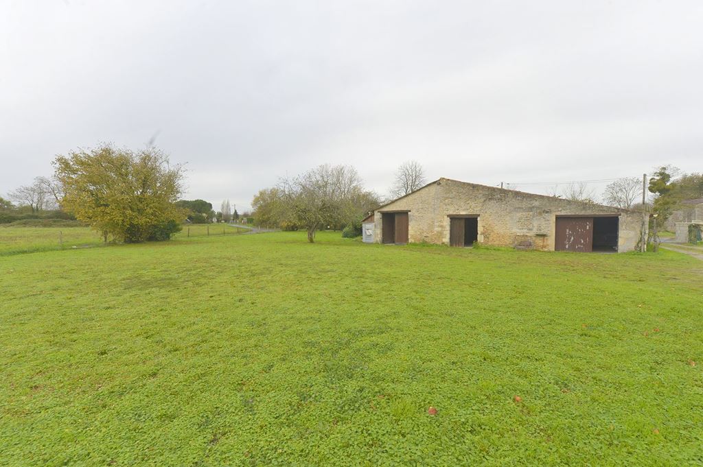 Maison GREZAC 108000€ Agence de L'Estuaire Maison GREZAC 108000€ Agence de L'Estuaire