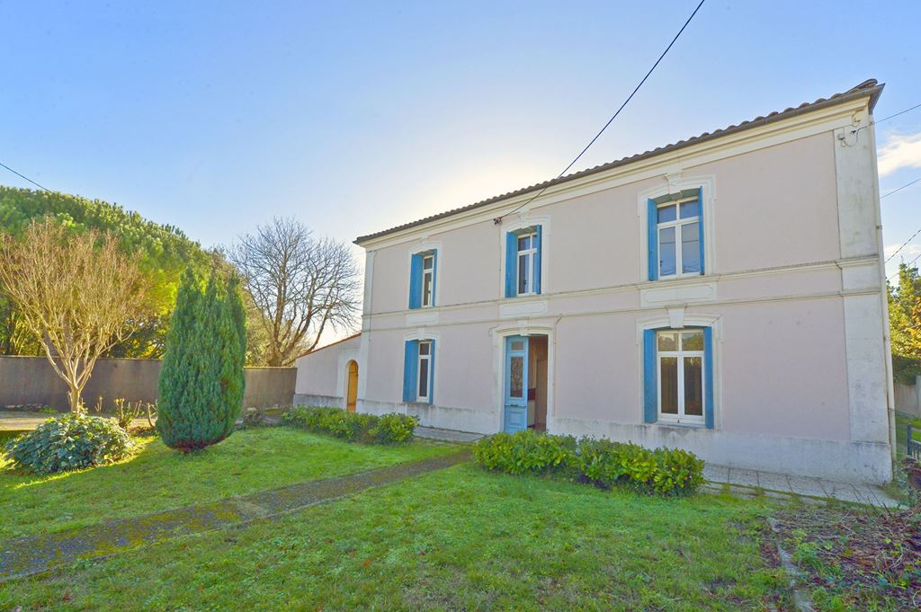 Maison ancienne St Georges de Didonne 429500€ Agence de L'Estuaire Maison ancienne St Georges de Didonne 429500€ Agence de L'Estuaire