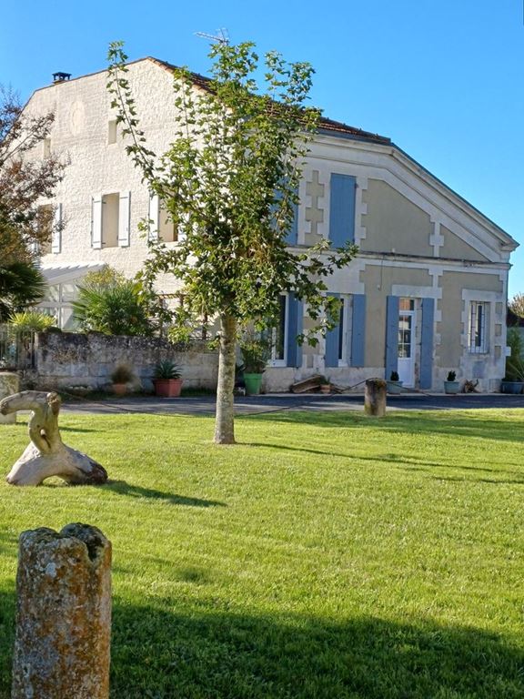 Maison Charentaise CHENAC ST SEURIN D'UZET 349800€ Agence de L'Estuaire Maison Charentaise CHENAC ST SEURIN D'UZET 349800€ Agence de L'Estuaire