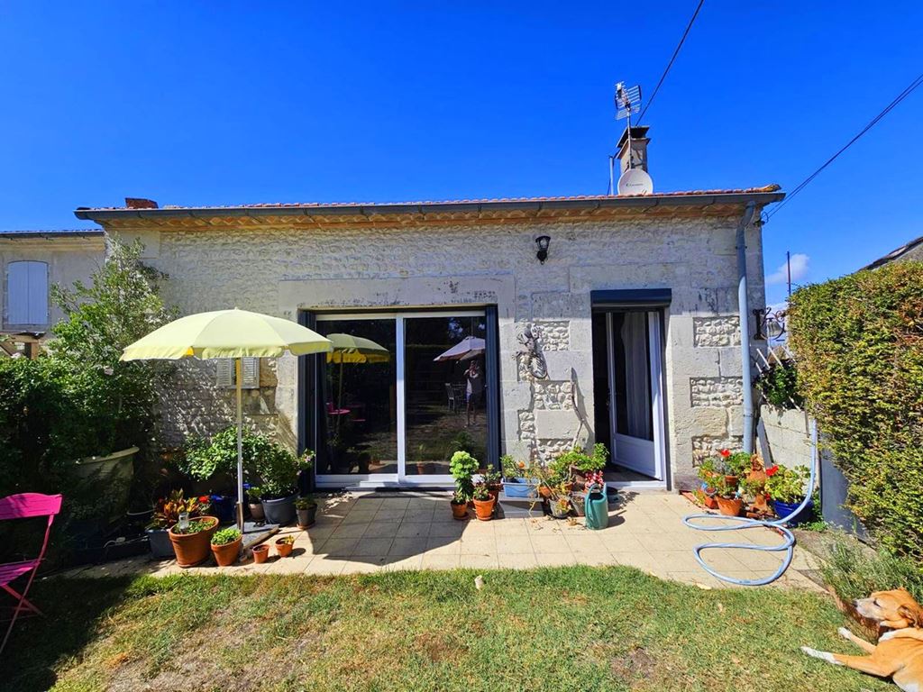 Maison en pierre CHENAC SAINT-SEVRIN D'UZET 180000€ Agence de L'Estuaire