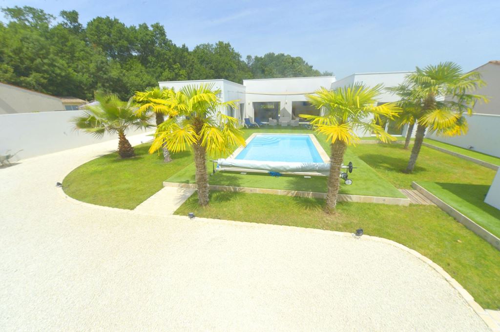 Maison MEDIS 760000€ Agence de L'Estuaire Maison MEDIS 760000€ Agence de L'Estuaire