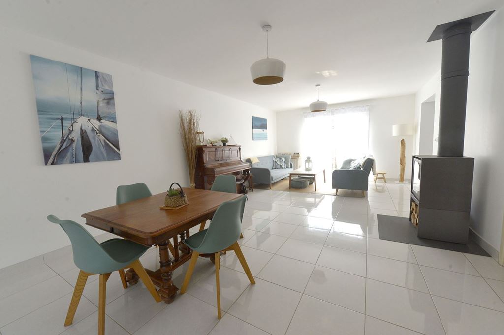 Maison SEMUSSAC 247500€ Agence de L'Estuaire Maison SEMUSSAC 247500€ Agence de L'Estuaire