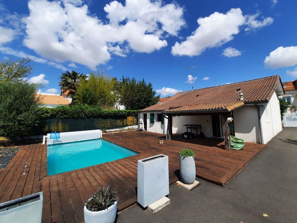 Maison St Georges de Didonne 385000€ Agence de L'Estuaire Maison St Georges de Didonne 385000€ Agence de L'Estuaire