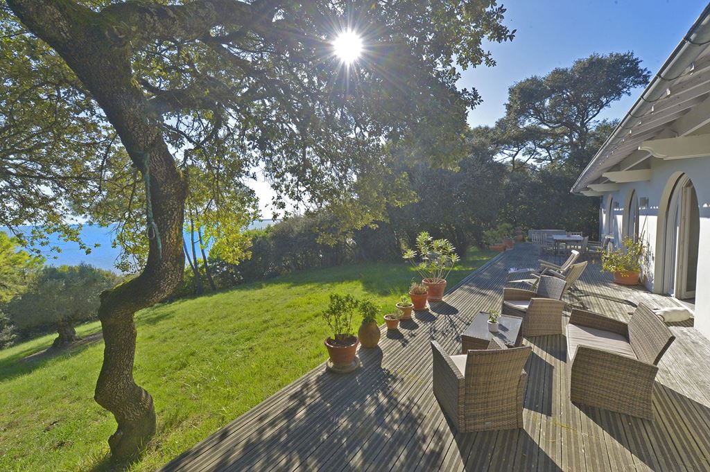 Maison St Georges de Didonne 1385000€ Agence de L'Estuaire Maison St Georges de Didonne 1385000€ Agence de L'Estuaire